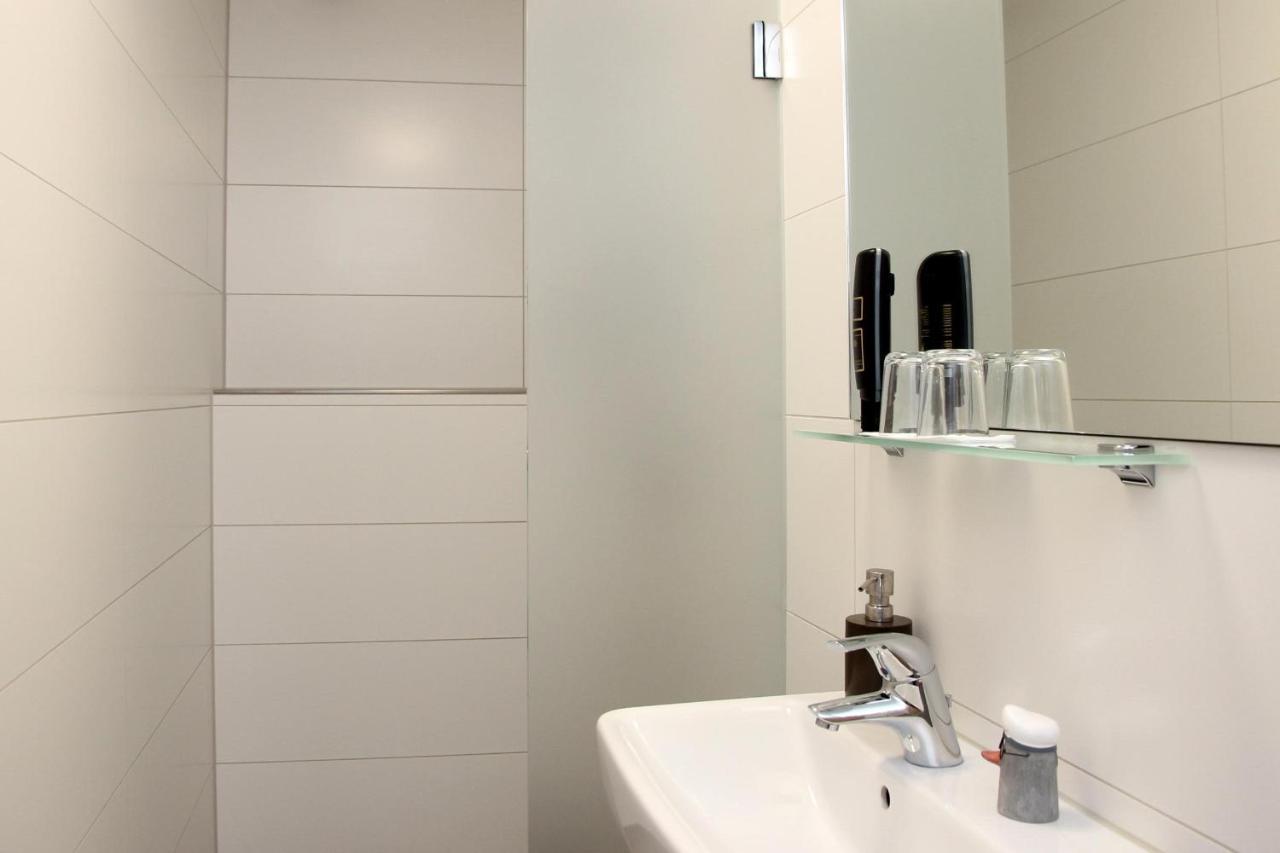 Doppelzimmer mit Balkon und Seeblick