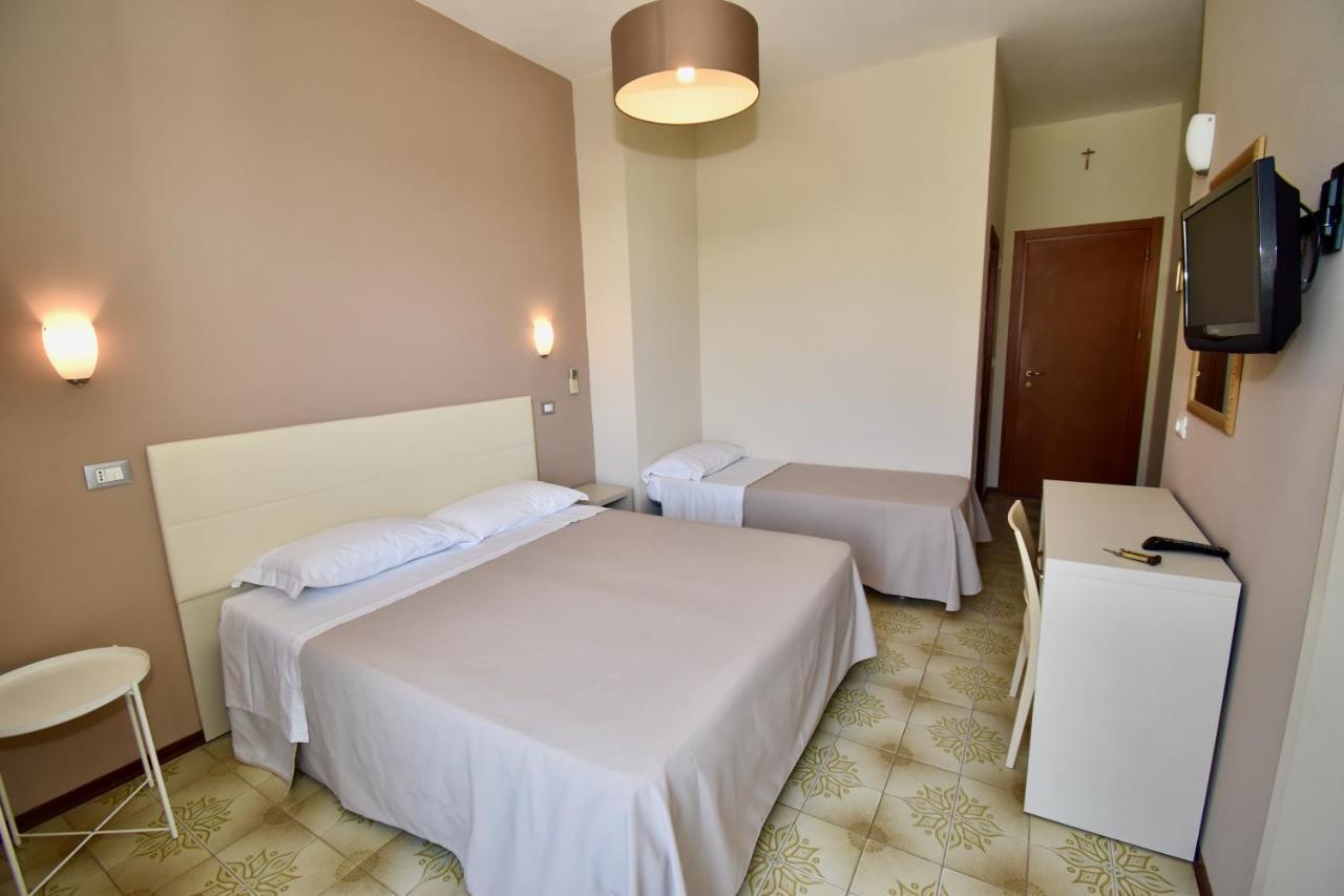 Economy Triple Room