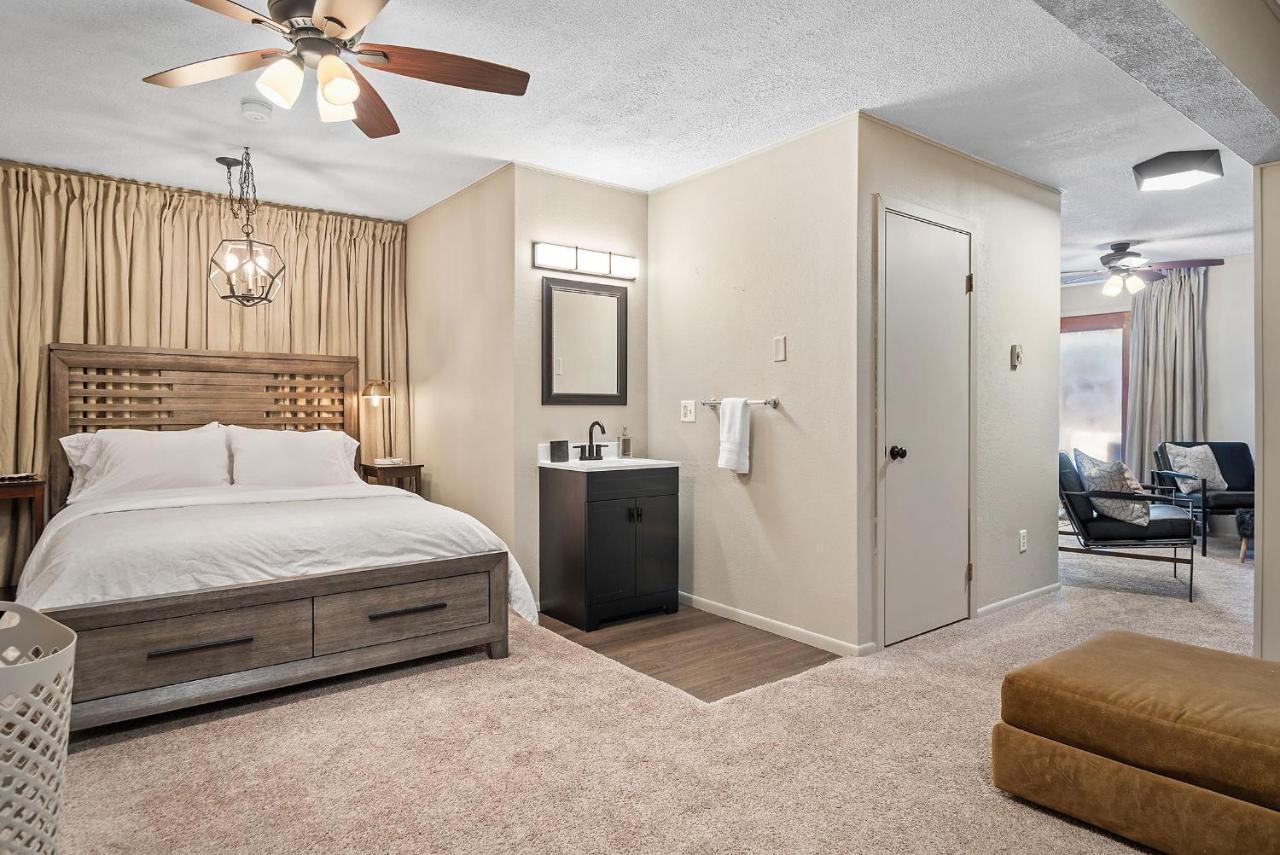 Deluxe Queen Suite
