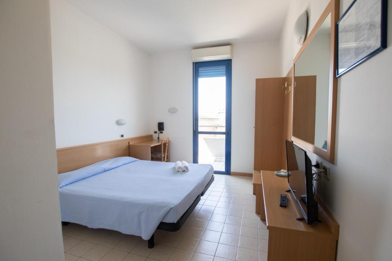 Double or Twin Room - Disability Access,1139576560:JPEG