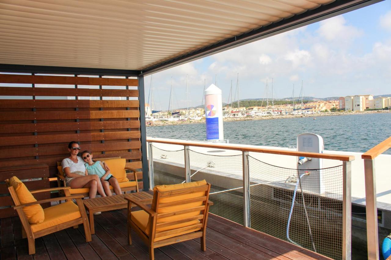 Two-Bedroom LodgeBoat Grand Large Side
