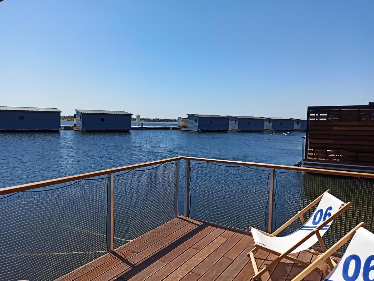 One-Bedroom LodgeBoat Yacht Club Side