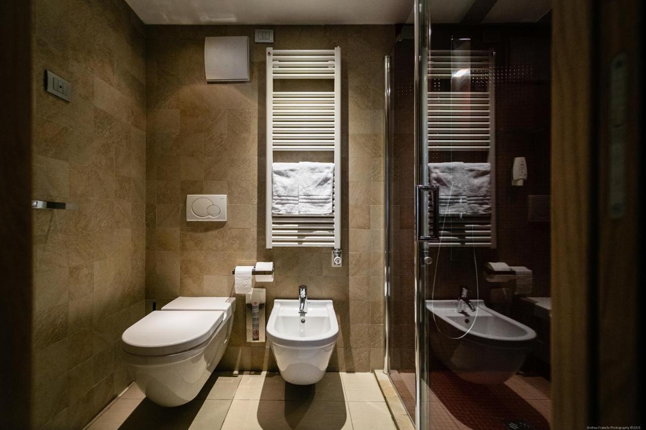 Deluxe Queen Room Infrared Sauna Water Jet Shower
