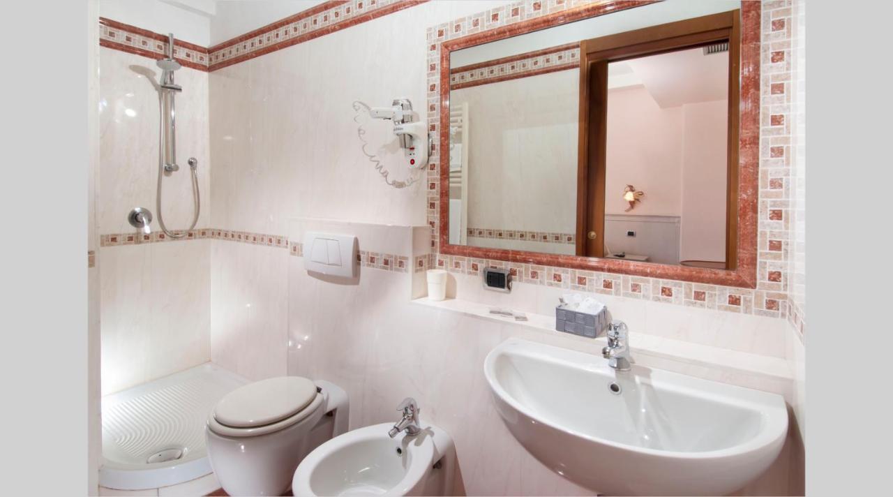 Double or Twin Room Side Sea View
