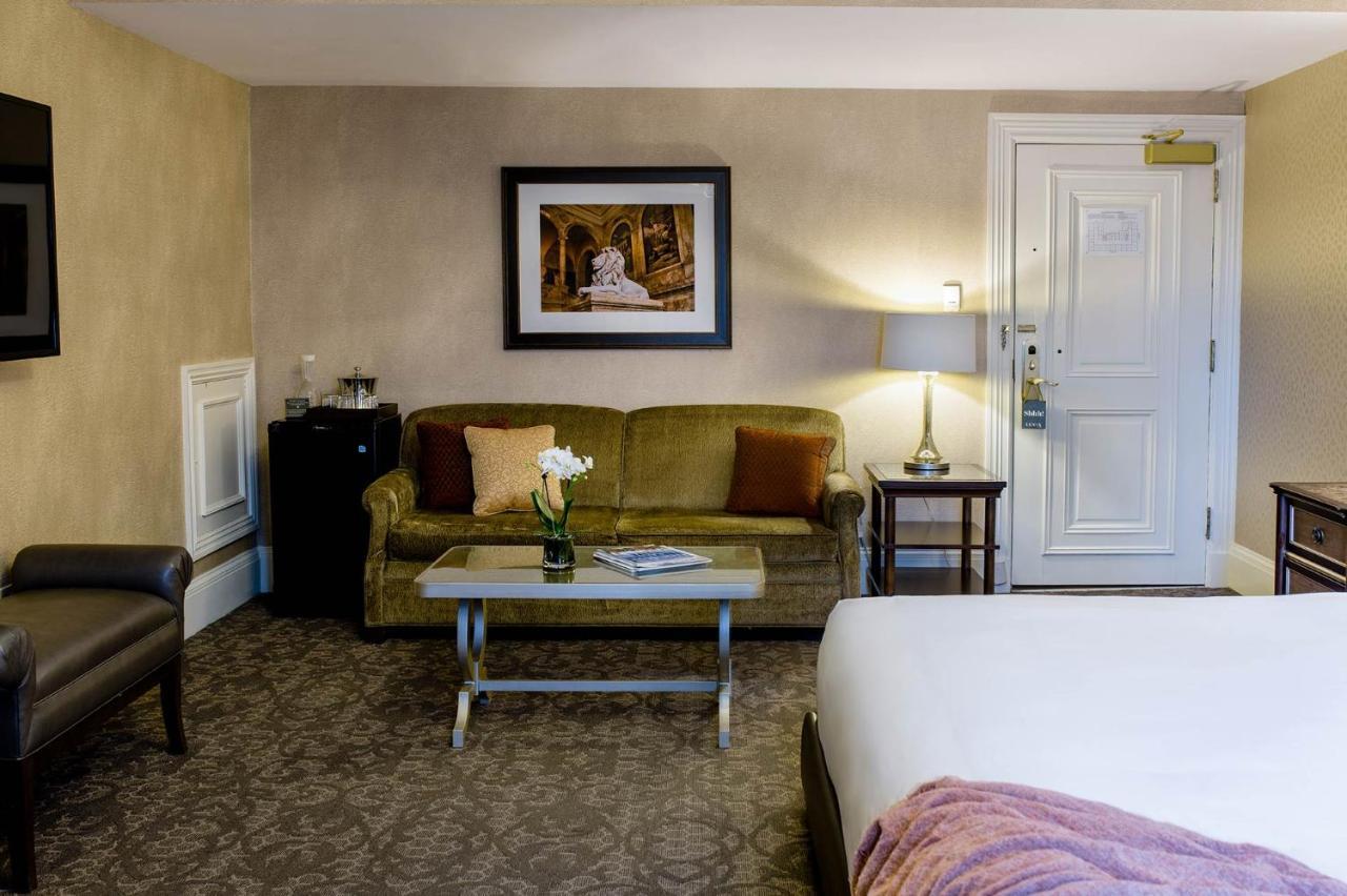 Deluxe Room One King,1141986931:JPEG