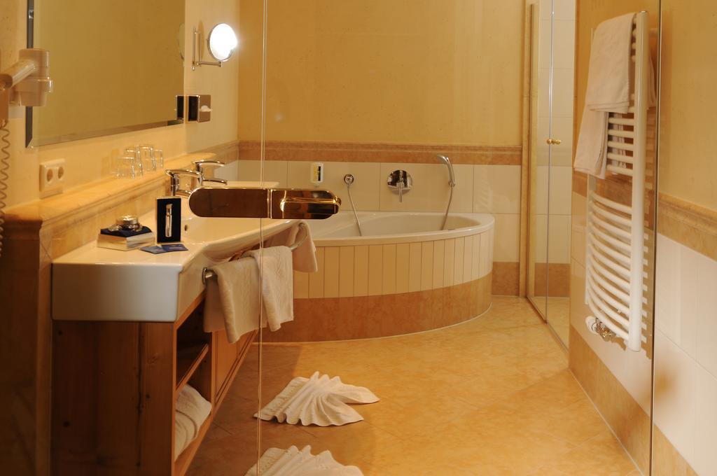 Deluxe Suite infrared cabin