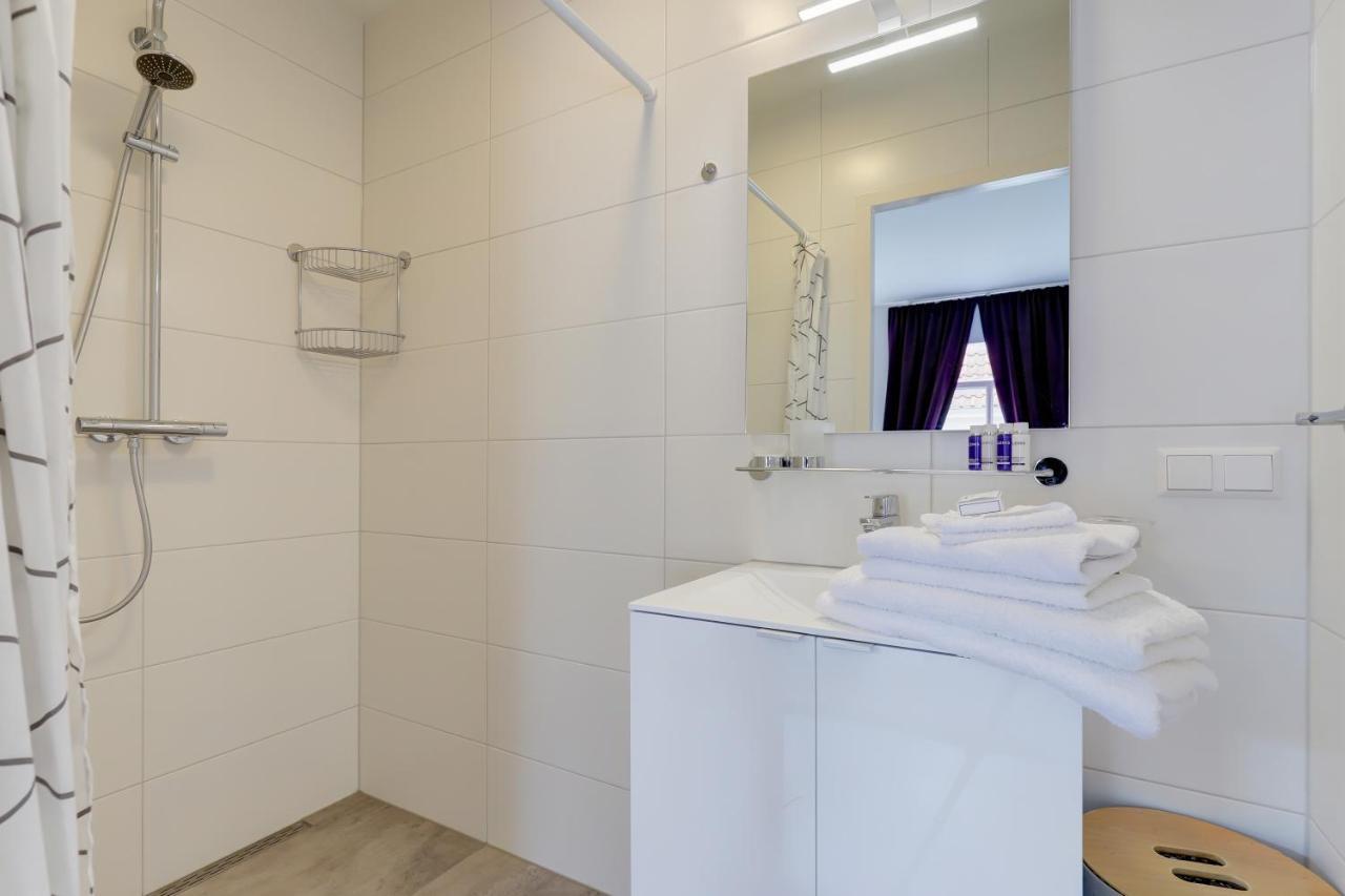 Twin Room Shower