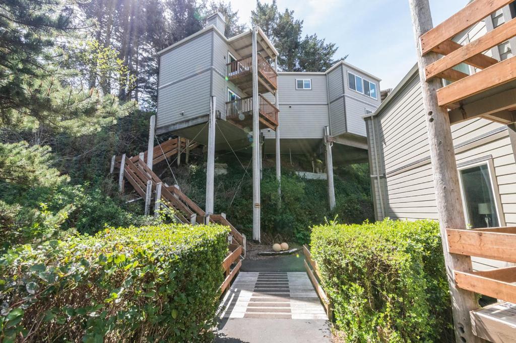 One-Bedroom Condo Upstairs No Pets Allowed Non-Smoking