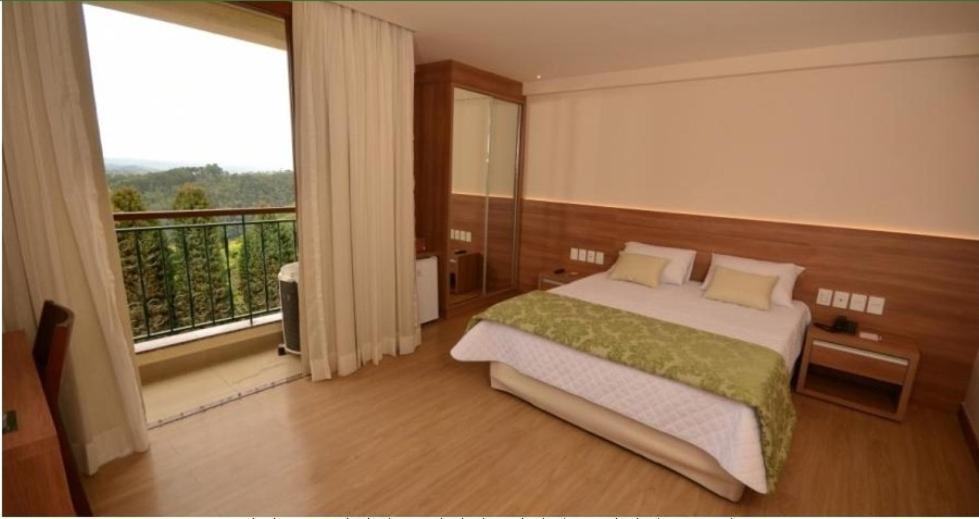 Deluxe Queen Suite