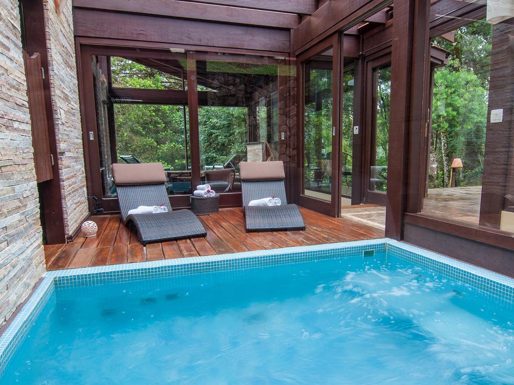 Chalé com Piscina Privativa