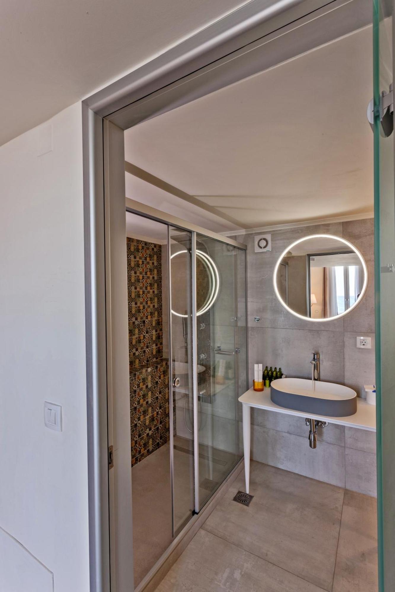 Executive Suite Sea View Split Level