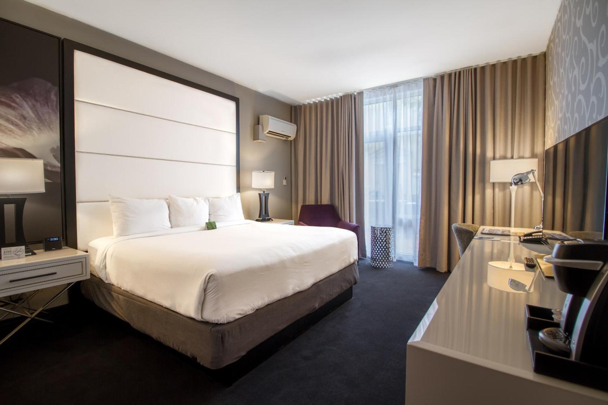 King Room Mobility Access or Non-Smoking