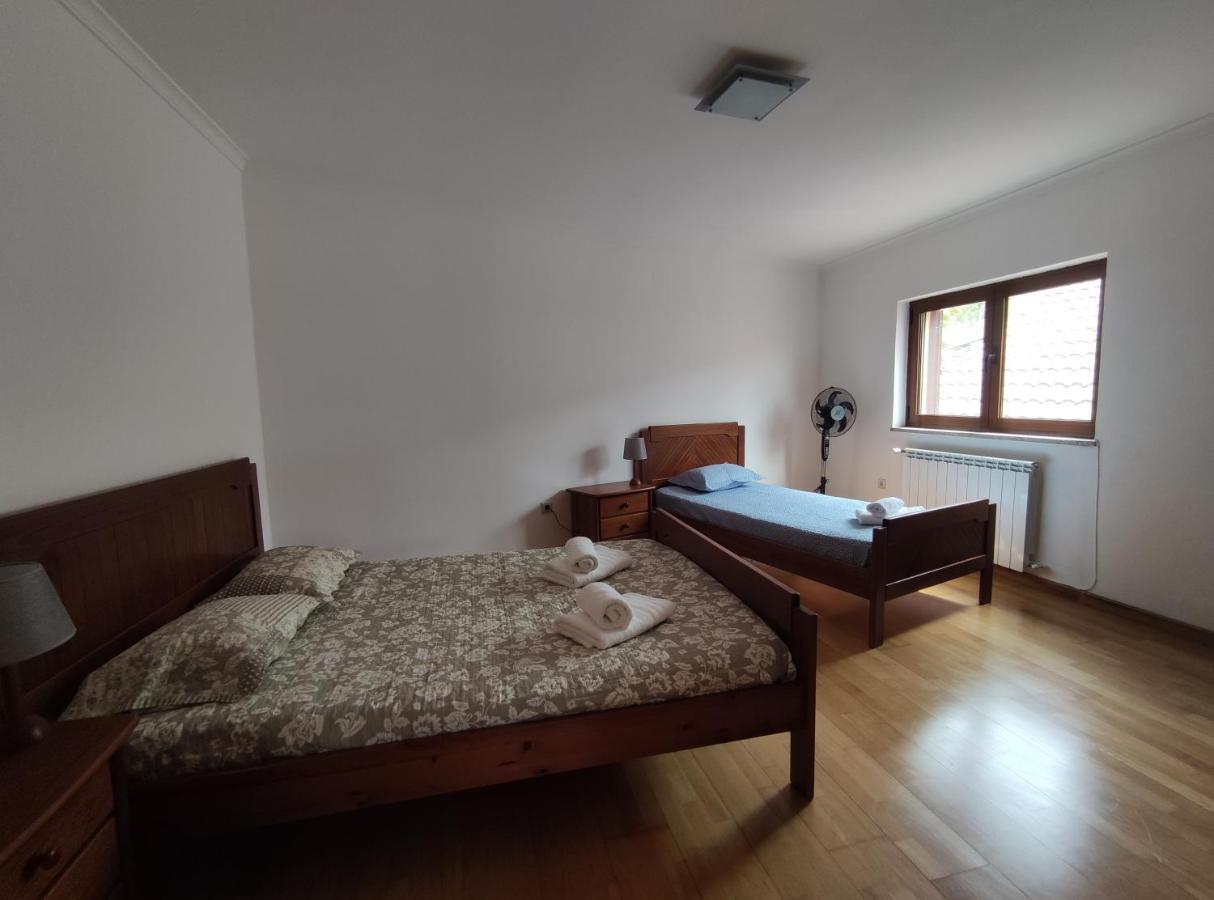 Quarto Duplo com Casa de Banho Partilhada