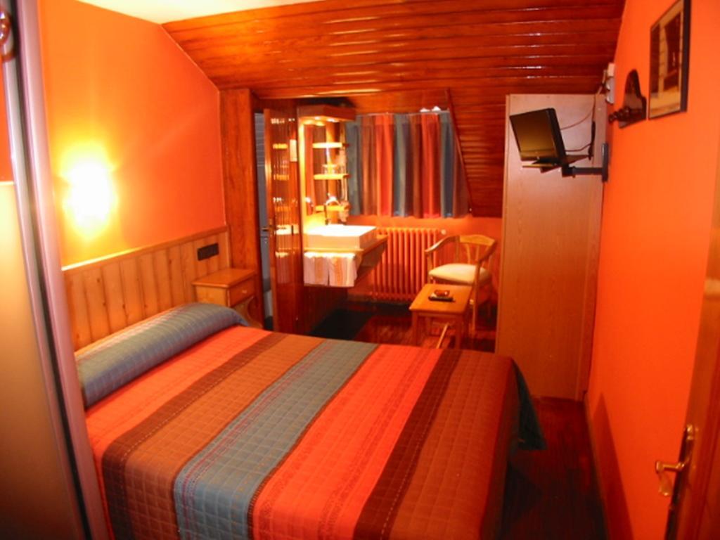 Single Room,775760071:JPEG
