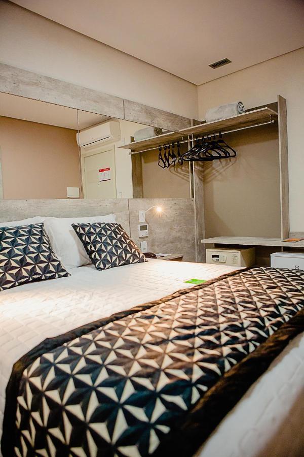 Quarto Luxo Cama Queen Size