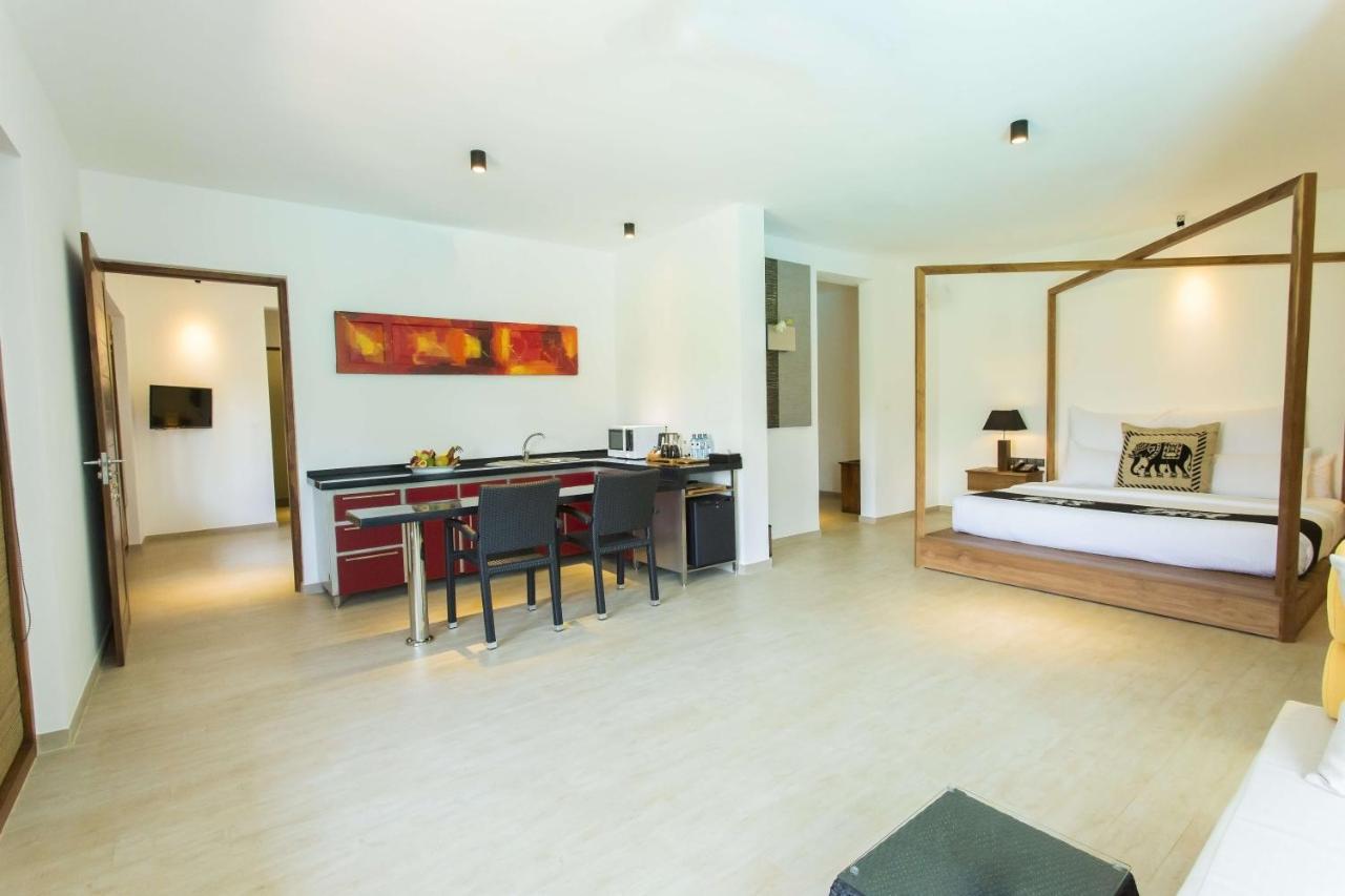 Suite Private Pool Including cup of tea or coffee overlooking Sigiriya Pidurangala Rock a hands-on pottery making experience paper recycling factory tour