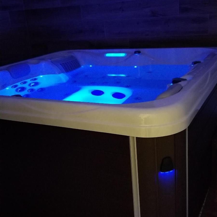 King Room Spa Bath