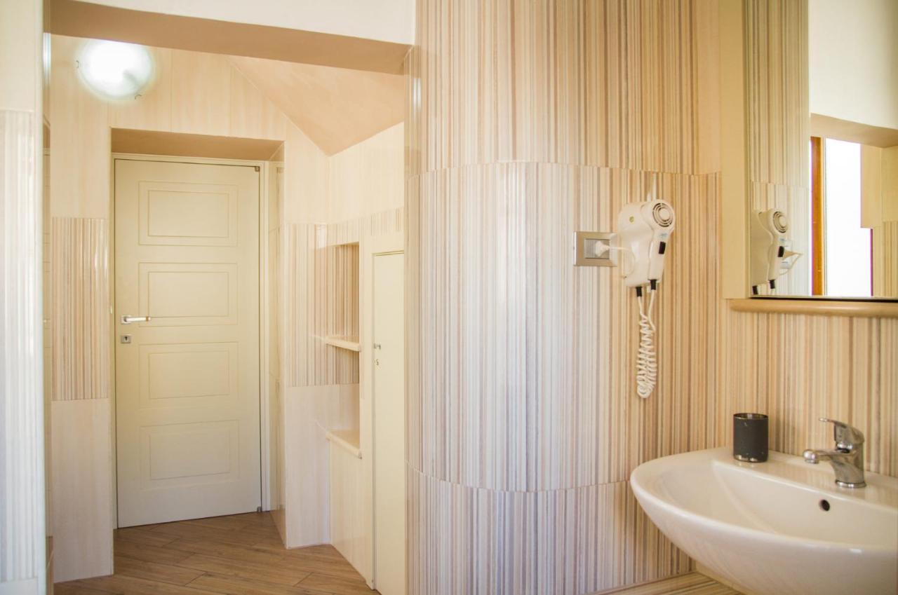 Twin Room Private Bathroom