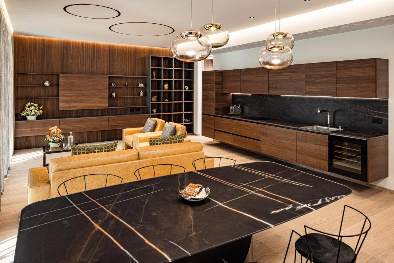 Three-Bedroom Suite Lake View