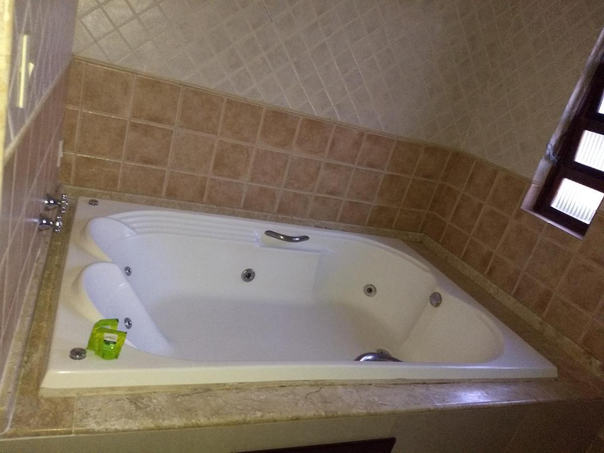 Deluxe Suite Spa Bath