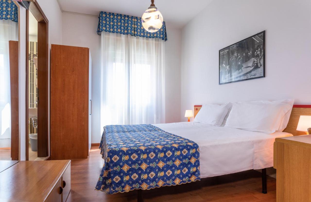 Doppel- oder Zweibettzimmer