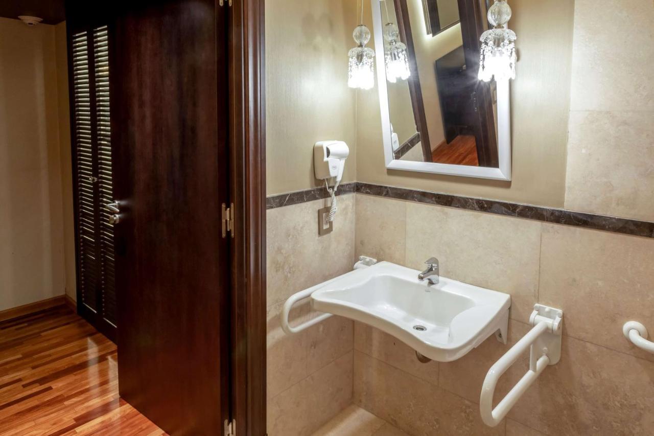 1 Double Bed Concept Mobility Accessible Room Non Smoking