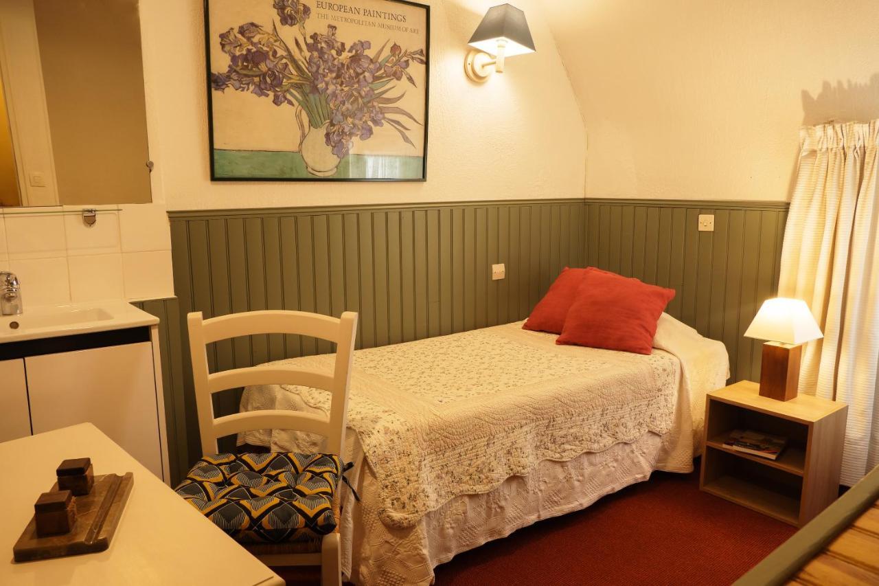 Quarto Individual com Casa de Banho Partilhada