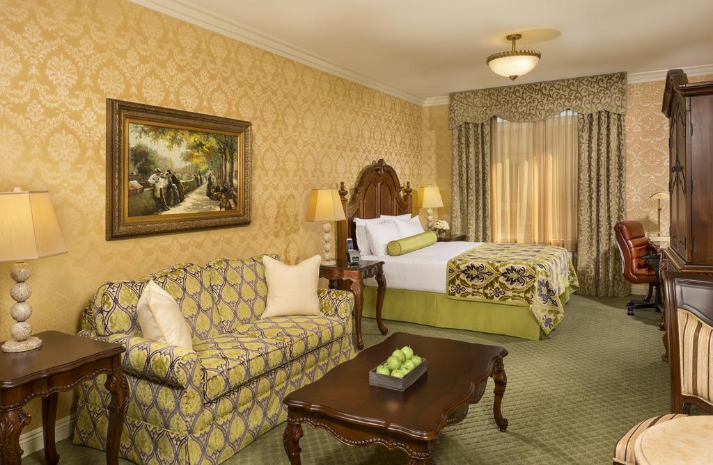 King Suite with Sofa Bed,1210996240:JPEG