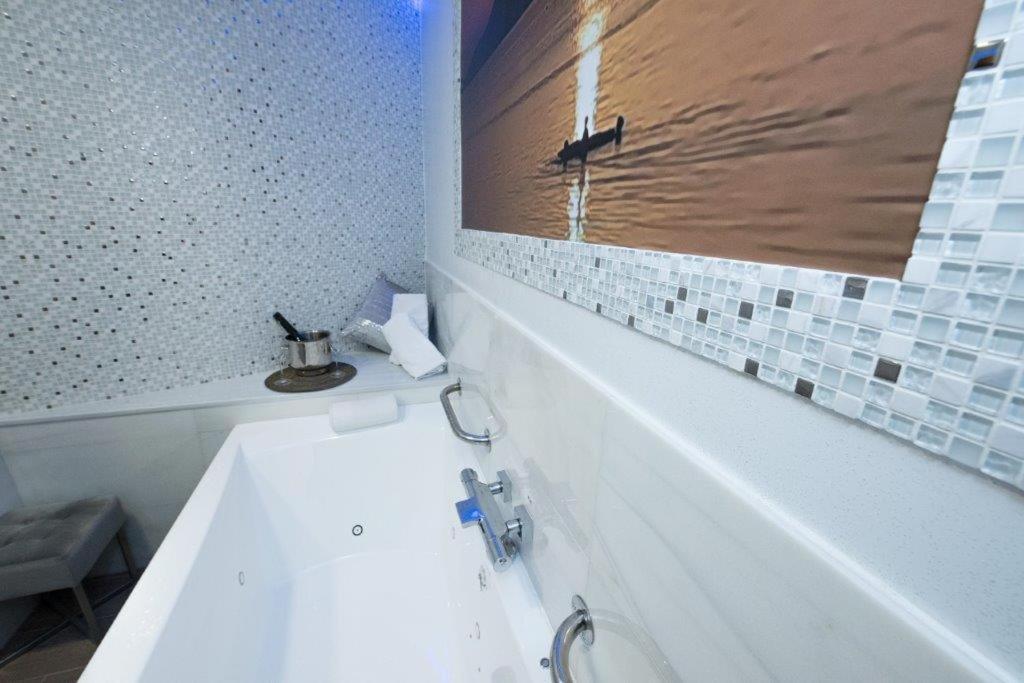 Queen Room Spa Bath