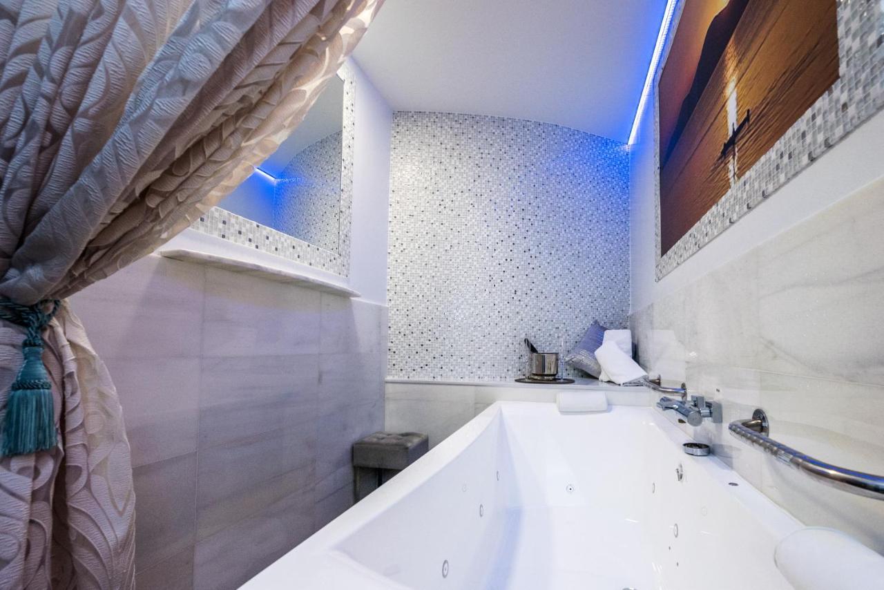 Queen Room Spa Bath