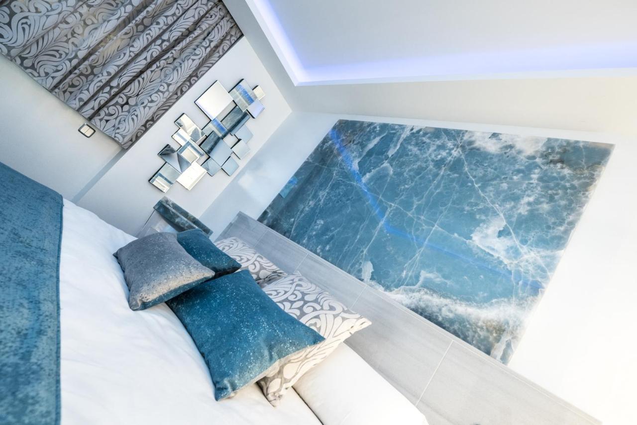 Queen Room Spa Bath