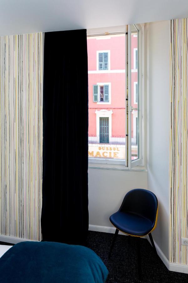 Petite Chambre Double avec Toilettes Communes Séparées
