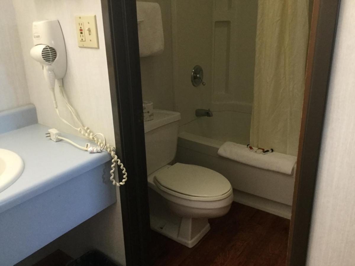 1 King Bed and 1 Queen Bed, One Bedroom, Suite, Non-Smoking