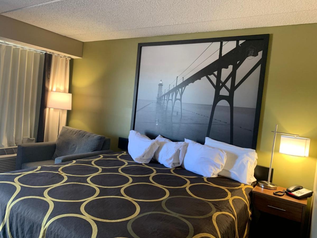 1 King Bed 1 Queen Bed One Bedroom Suite Non-Smoking