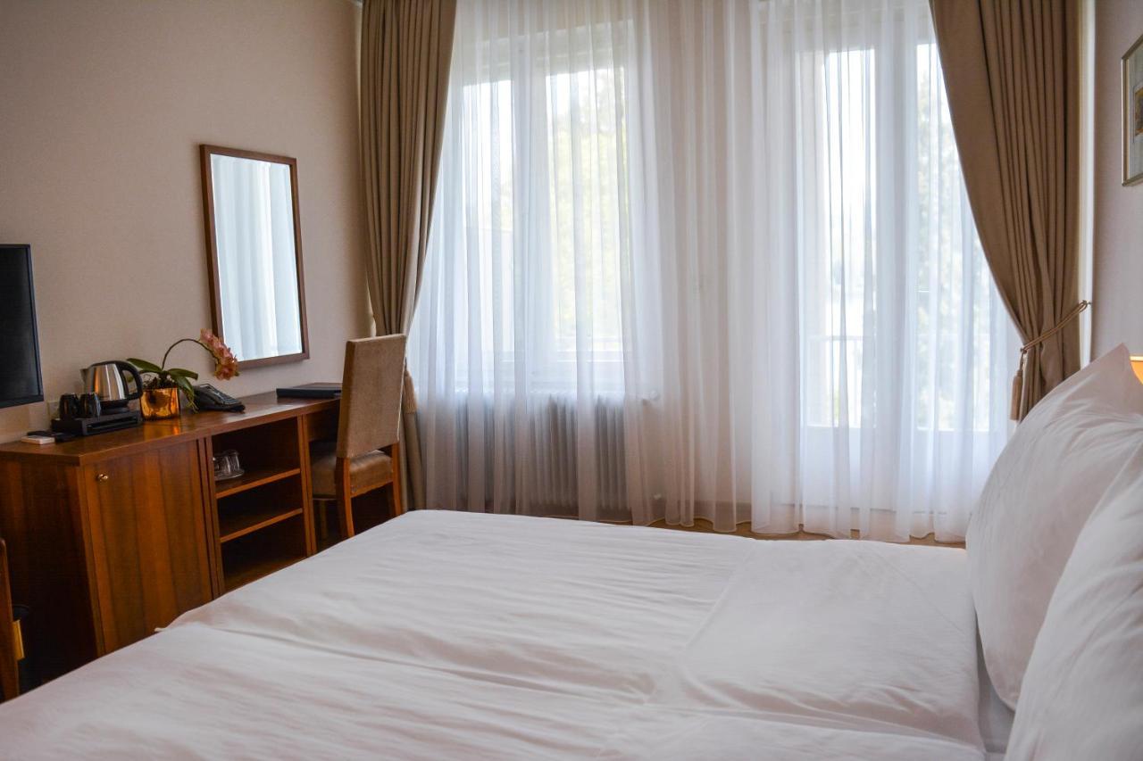 Double or Twin Room Balcony Lake View