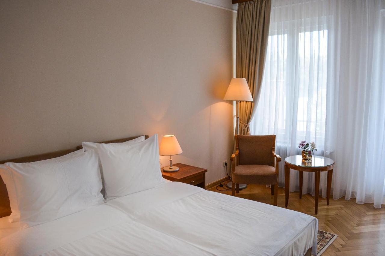 Double or Twin Room Balcony Lake View