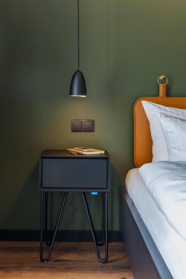 Suite Black L