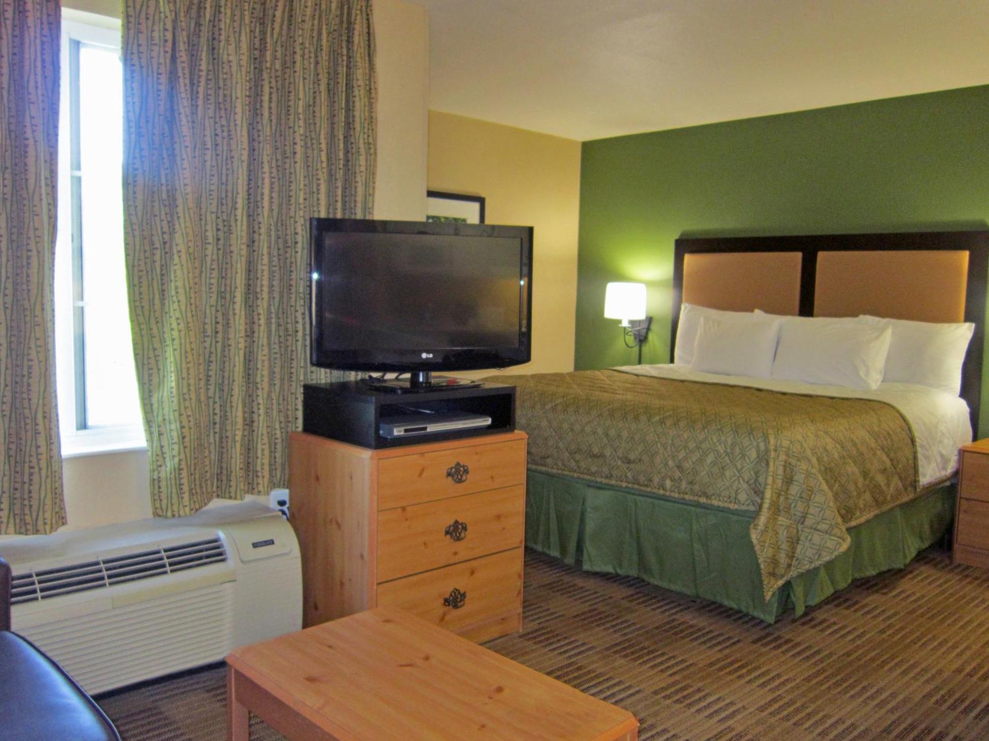 Deluxe Studio 1 King Bed Non-Smoking