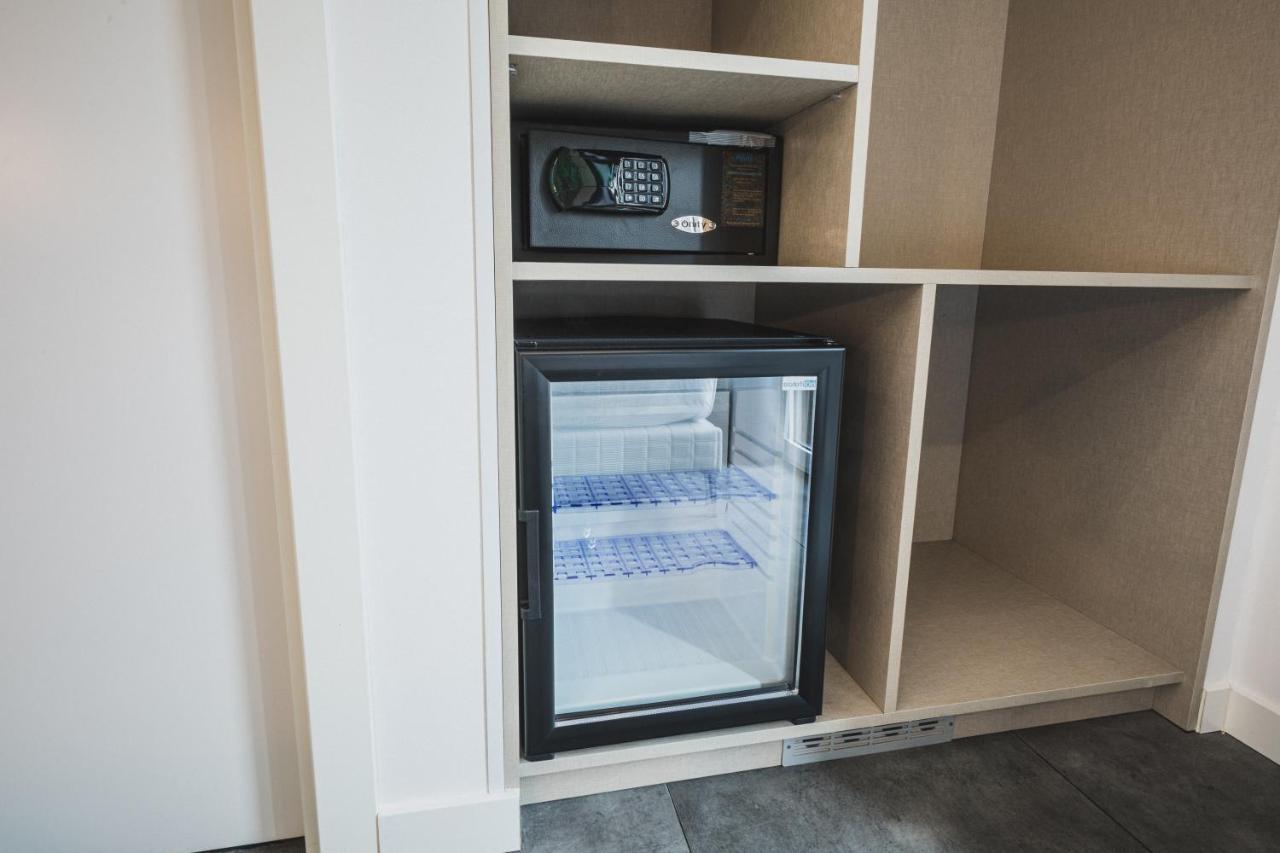 Dreibettzimmer mit Stadtblick