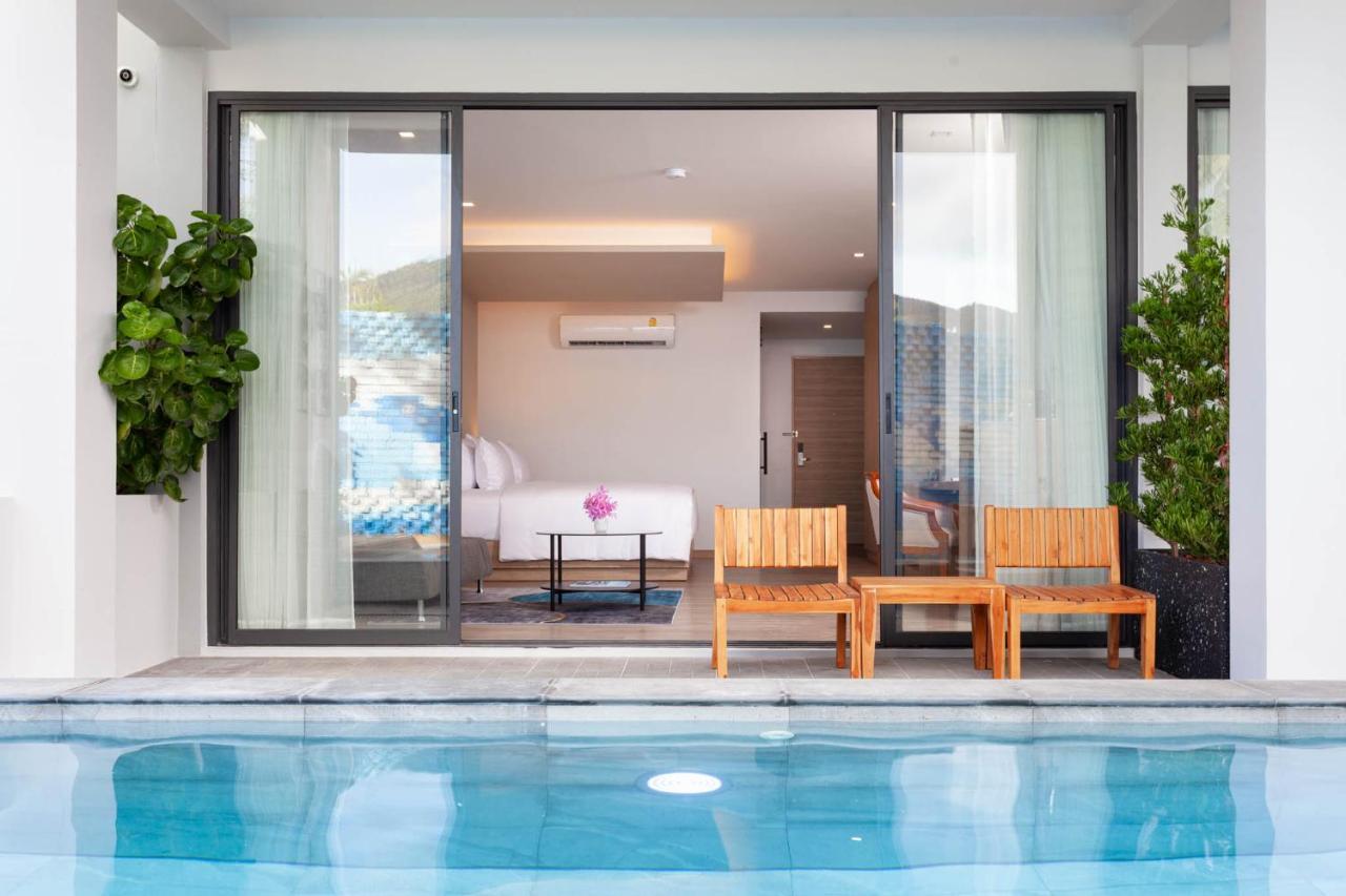 Deluxe Pool Access
