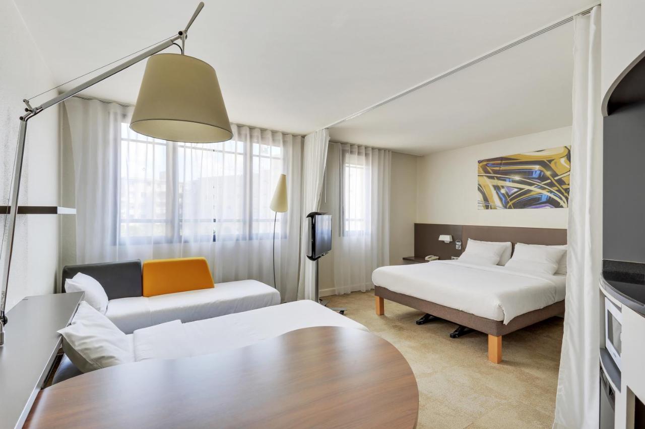 Two Adjacent Superior Suites,547562493:JPEG