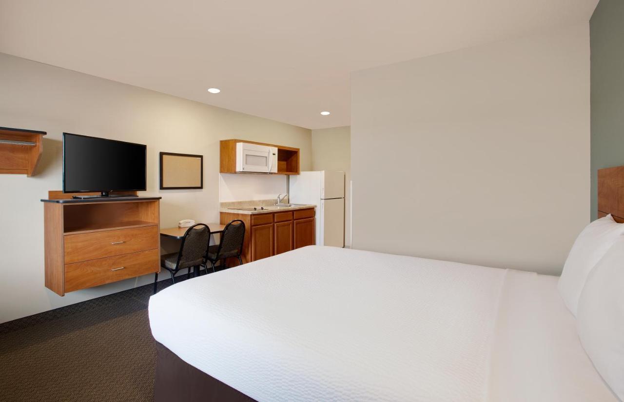 Queen Room Roll Shower Accessible or Non-Smoking