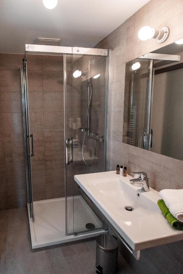 Single Room Bathroom