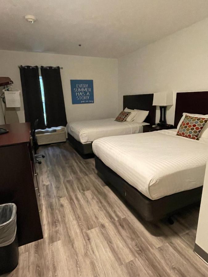 Standard Queen Room Two Queen Beds