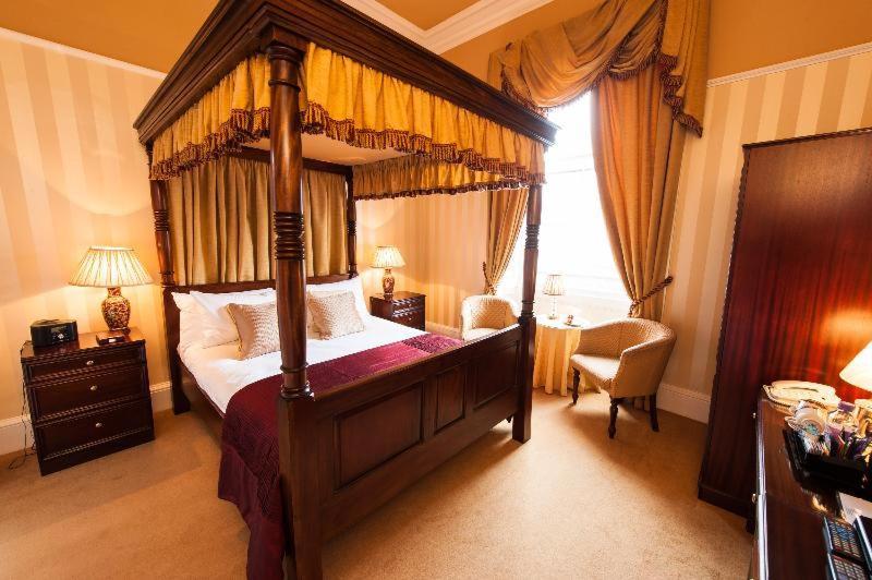 Superior Four-Poster Room
