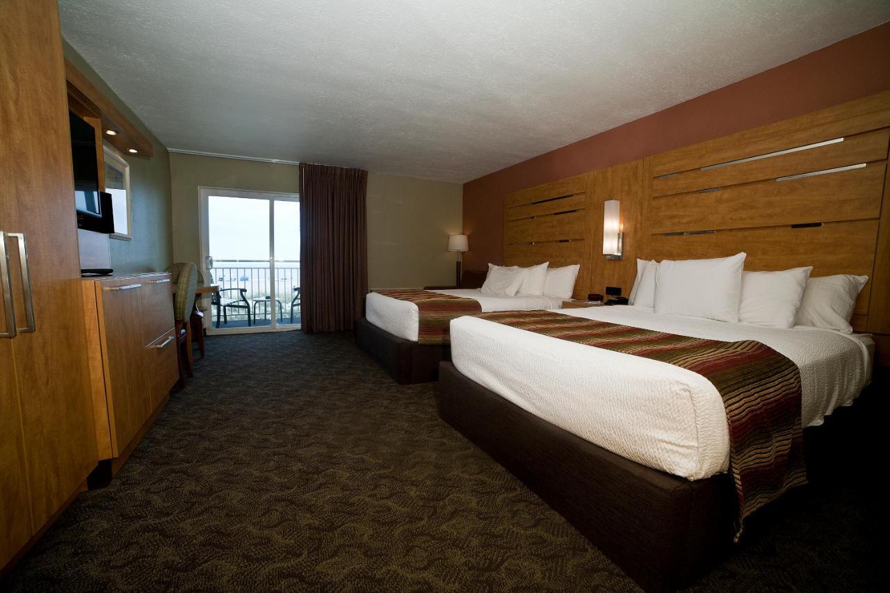 Deluxe Queen Room Two Queen Beds Ocean Front