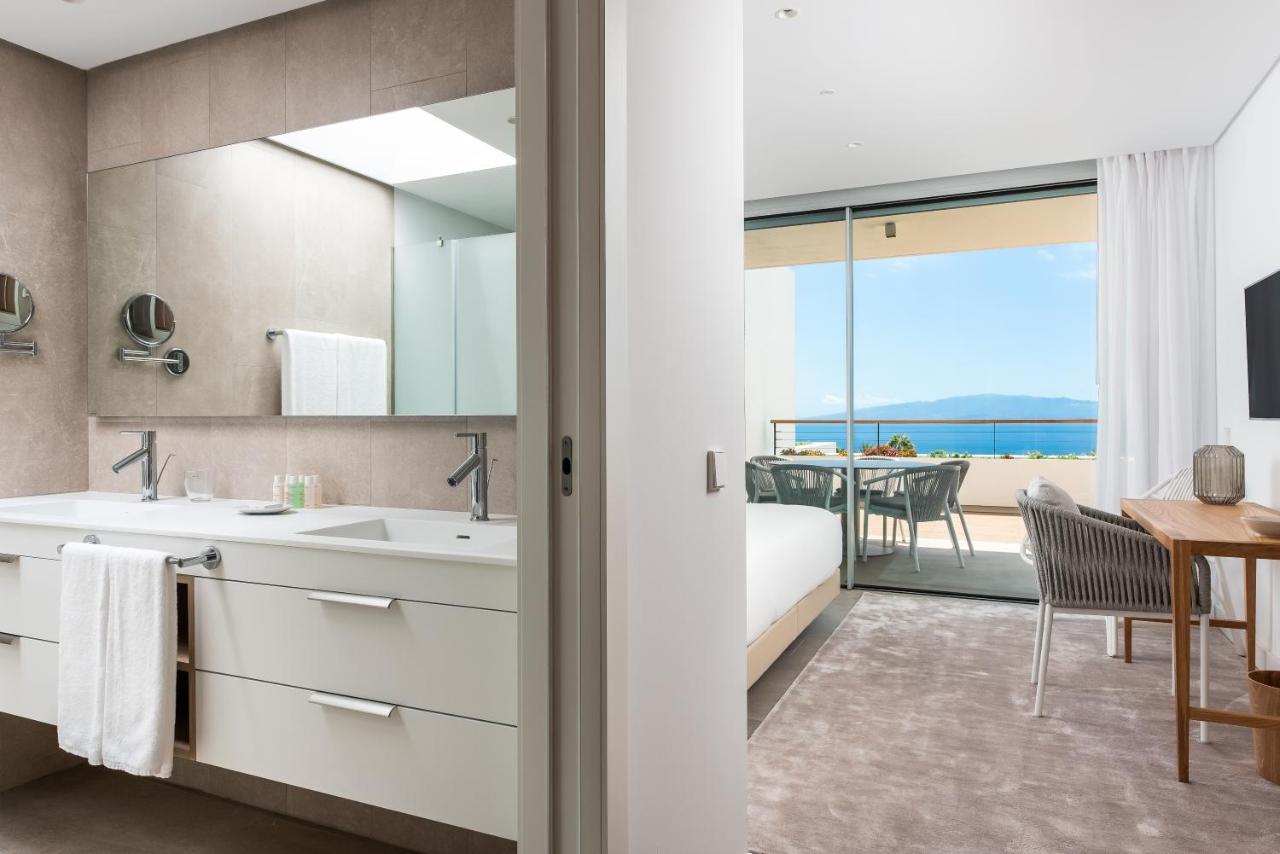 Two-Bedroom Suite Sea View