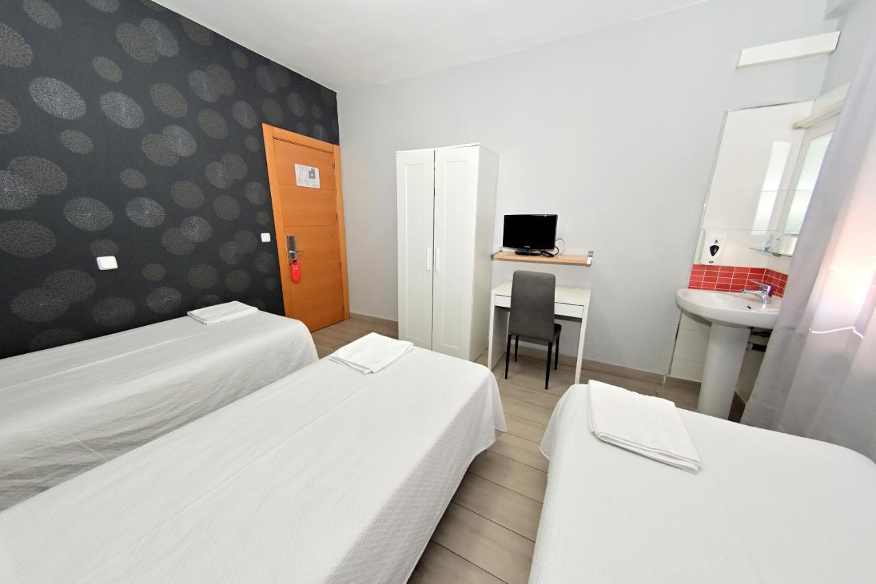Habitación Doble con cama supletoria y baño compartido - 1 o 2 camas