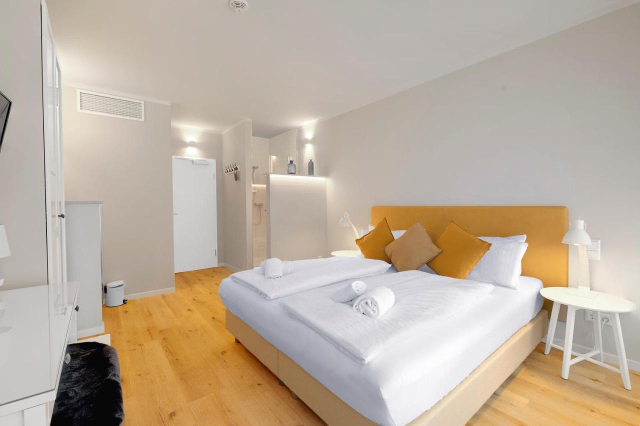 Double Room Lateral Lake View
