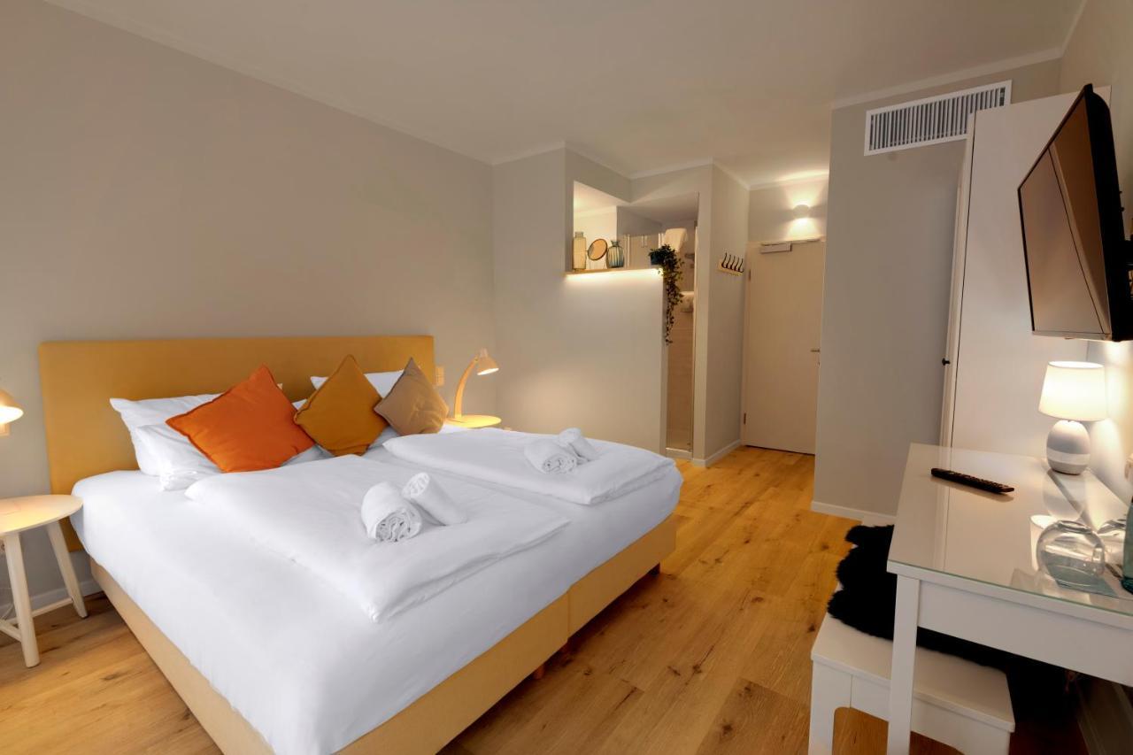 Double Room Lateral Lake View